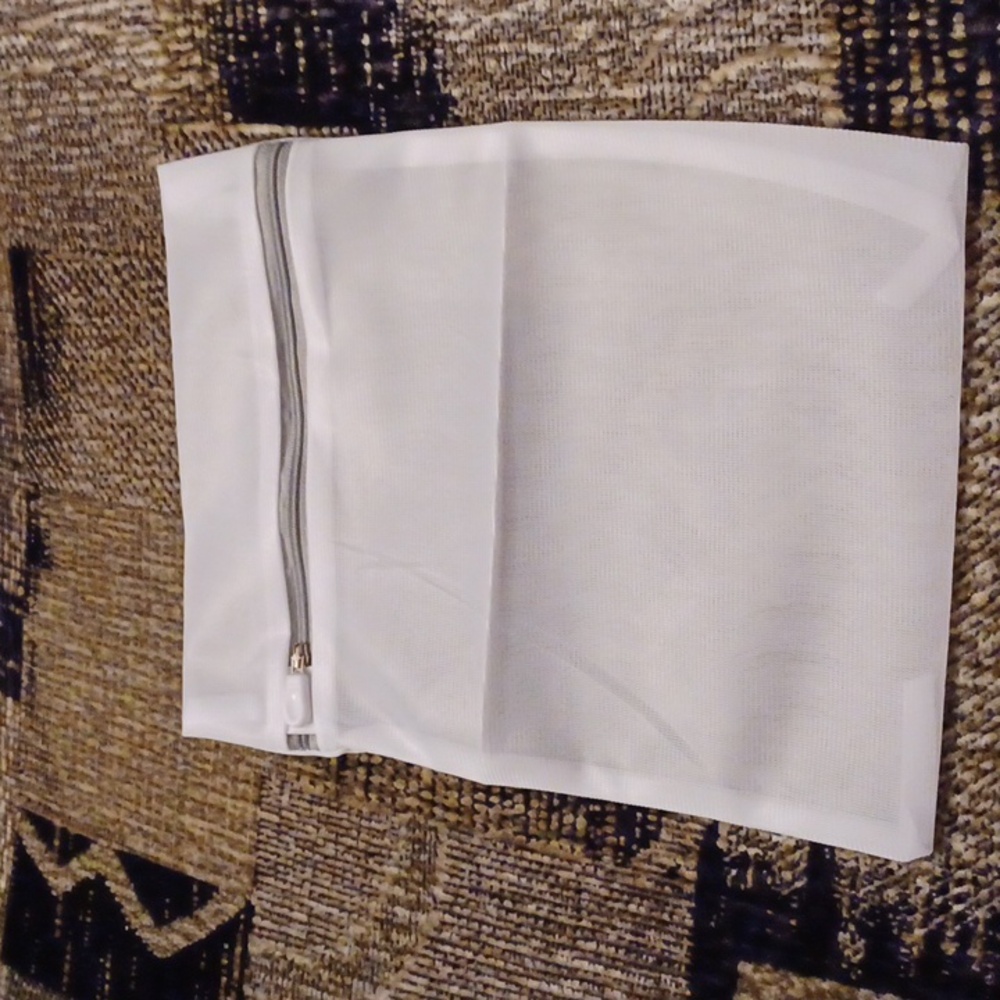 4/$30 New White Mesh Zippered Garment/Laundry Bag (Small)